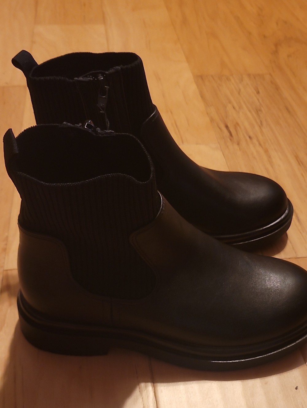 No Boundaries Black Chelsea Rib-Knit Ankle Boots